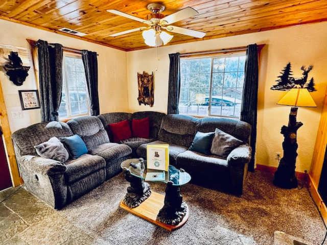 Cozy Bear South-Inside Yosemite-Sleeps 5