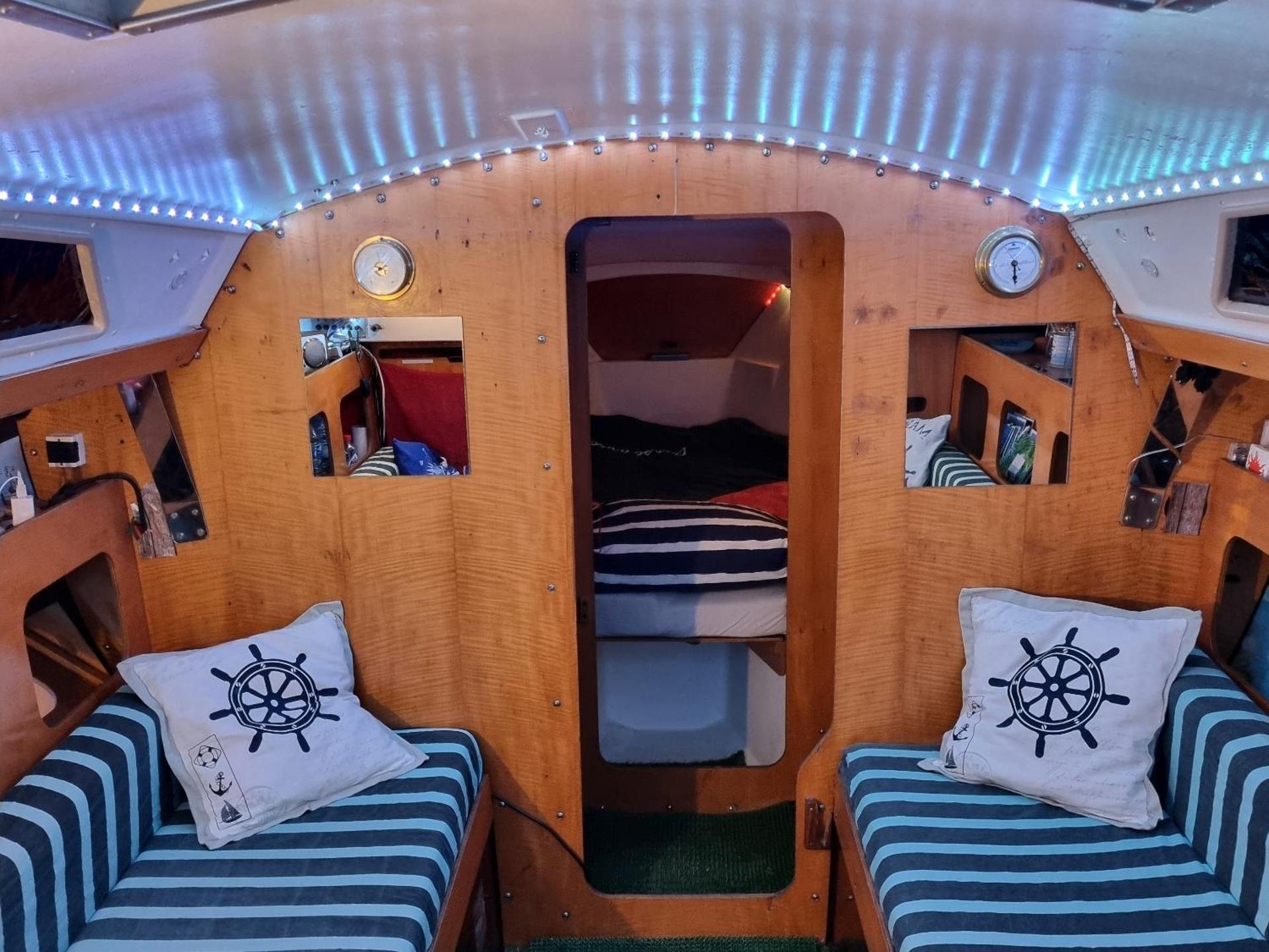 VOILIER AU SOLEIL LEVANT