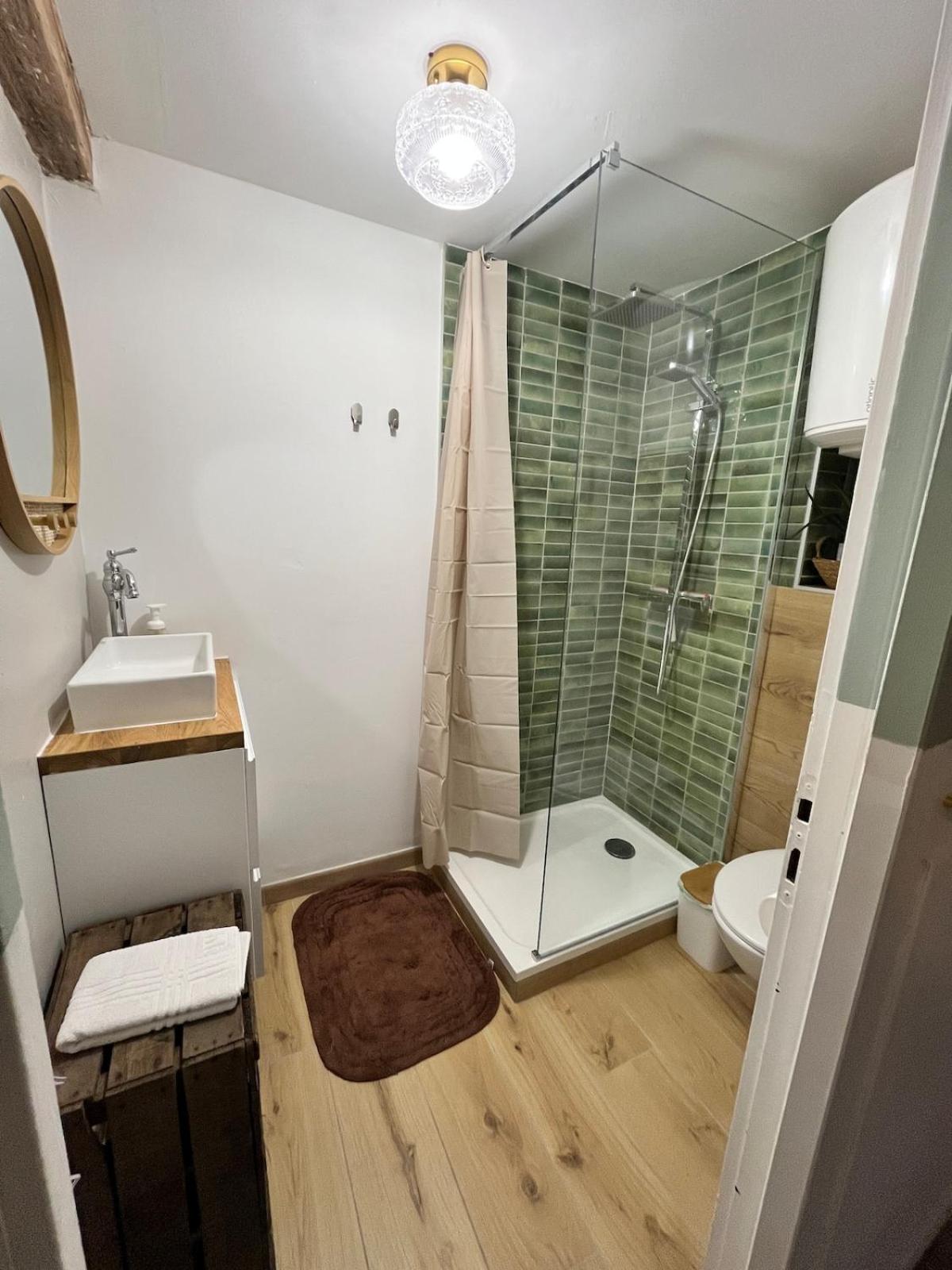 Studio BROSSARD 2pers Tv and Wifi