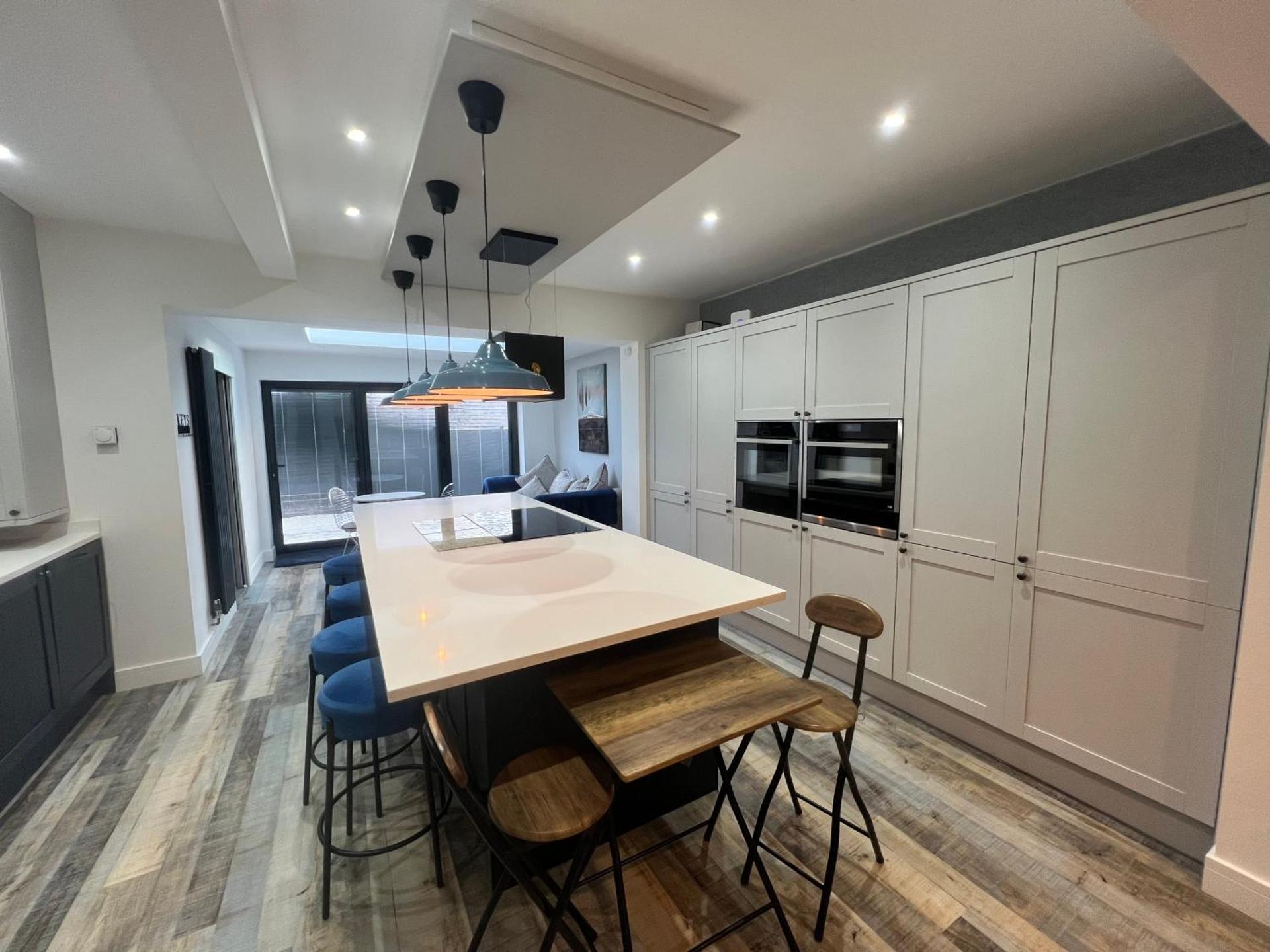 Whole house -Sleeps4-Parking-Garden-BikingHiking