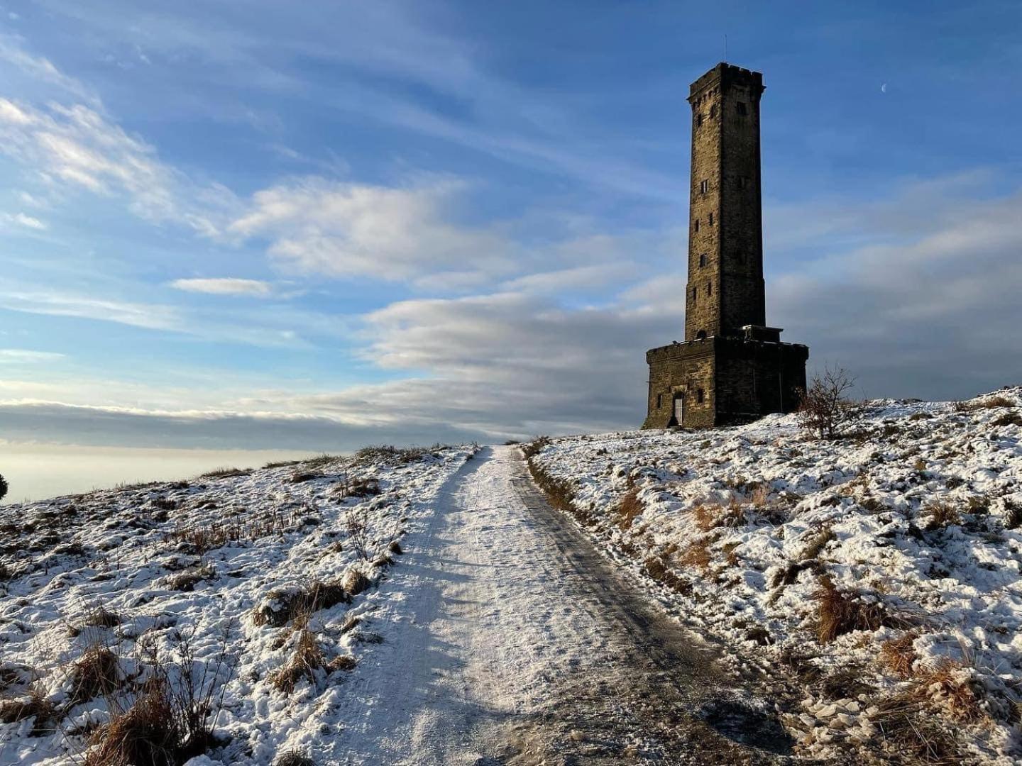 Whole house -Sleeps4-Parking-Garden-BikingHiking