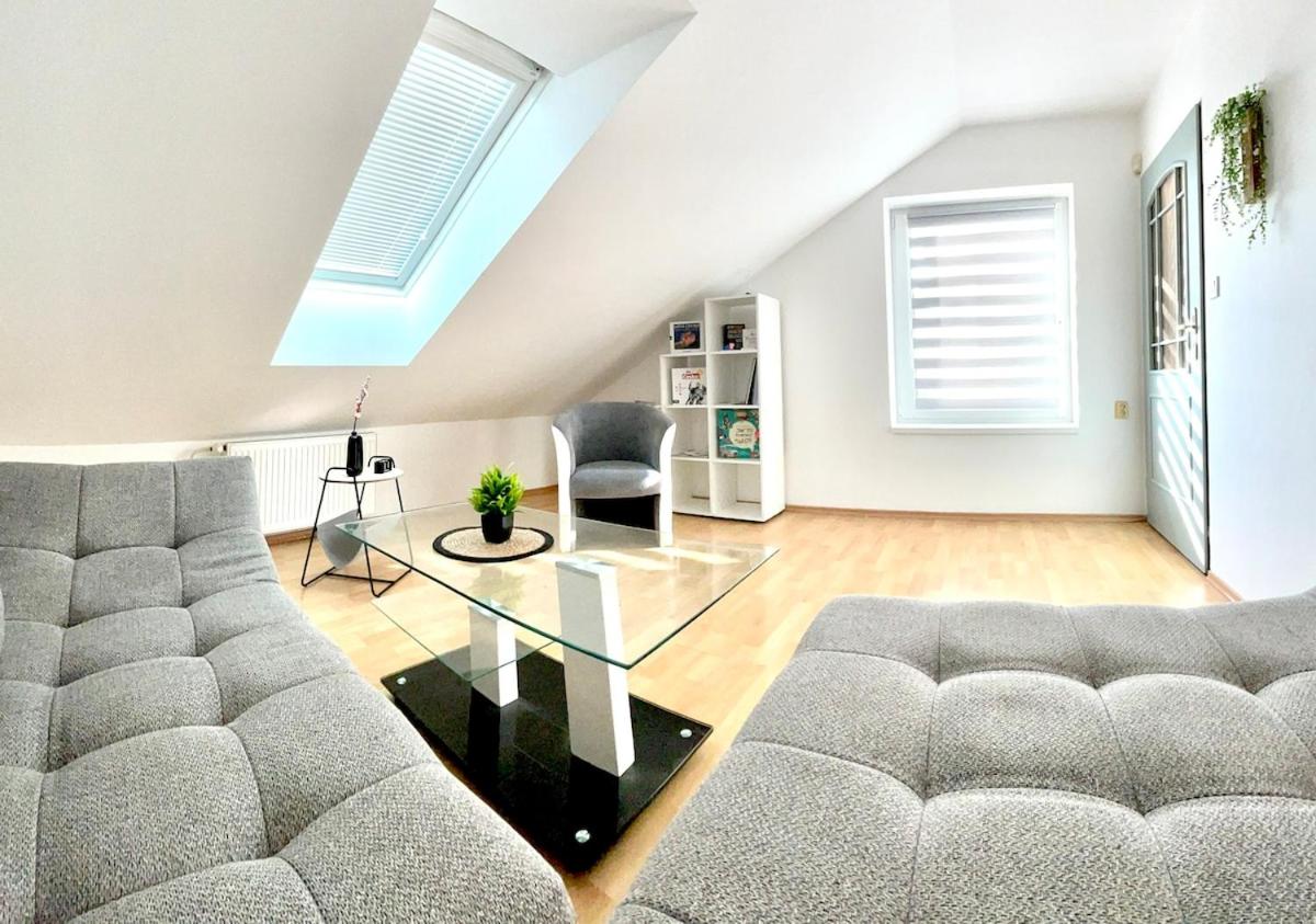 At The Top - podkroví s terasou