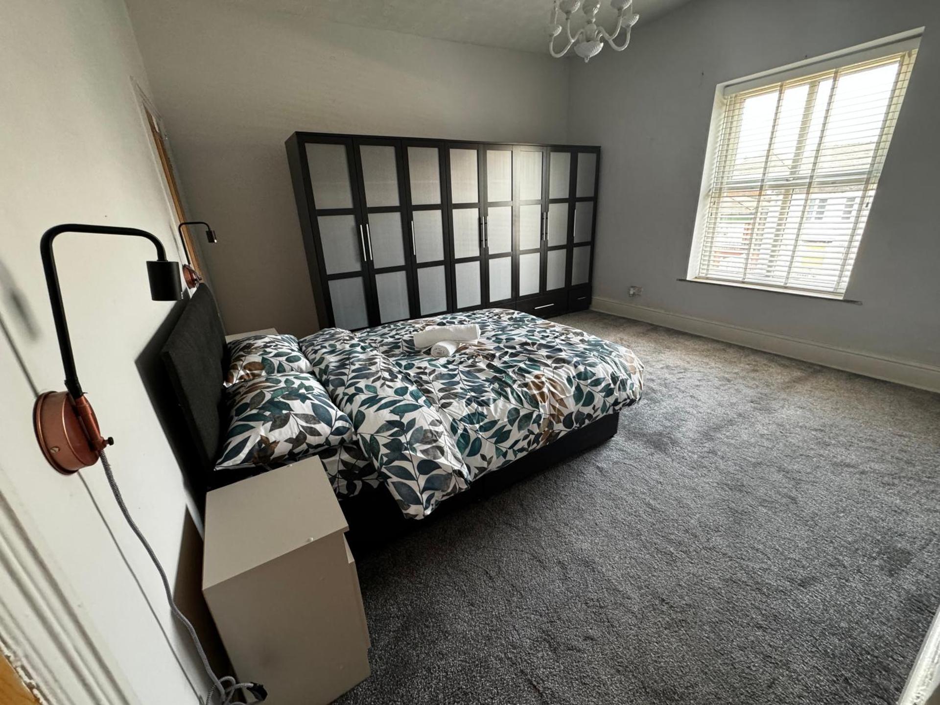 Double-Bed Manchester Close To Bolton City Centre C2