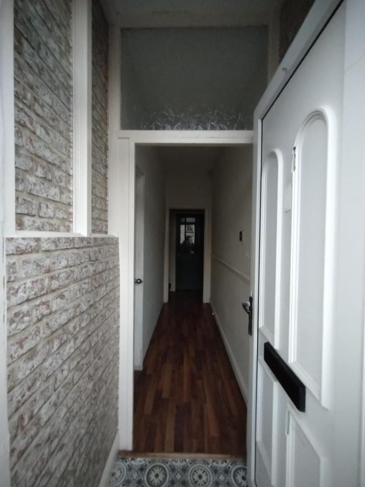 Double-Bed Manchester Close To Bolton City Centre C2