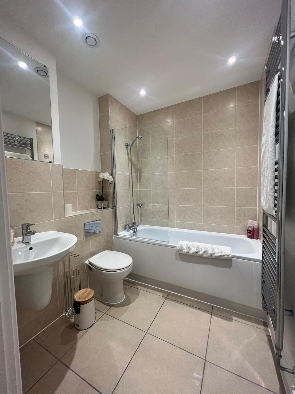 Spacious 2 Bed, 2 Bath Apartment by MCF