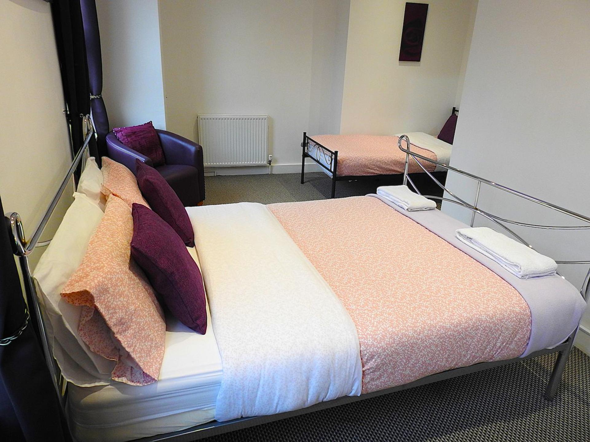 Make yourself at home! Large Rooms, Comfy