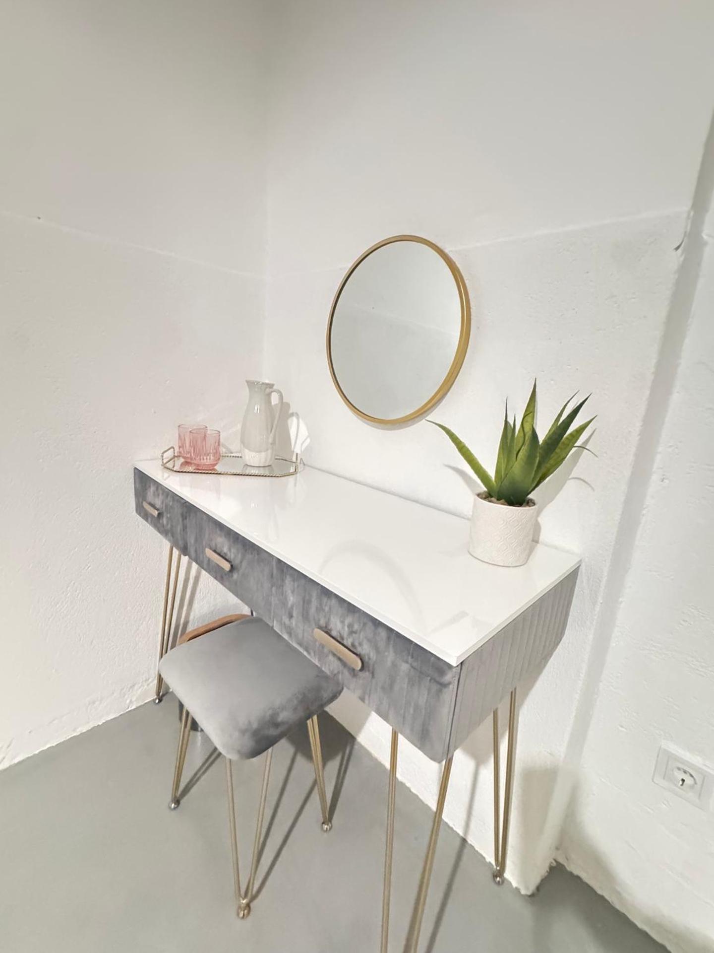 BeautyFlat for Six by ElenaHost