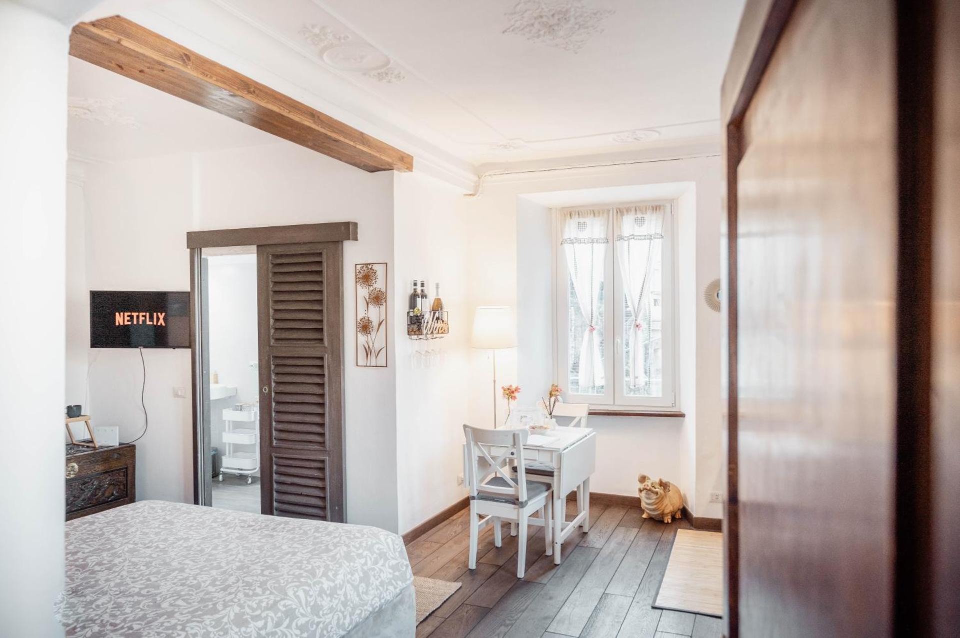 Casa Giulietta Caronti with view of lake Como