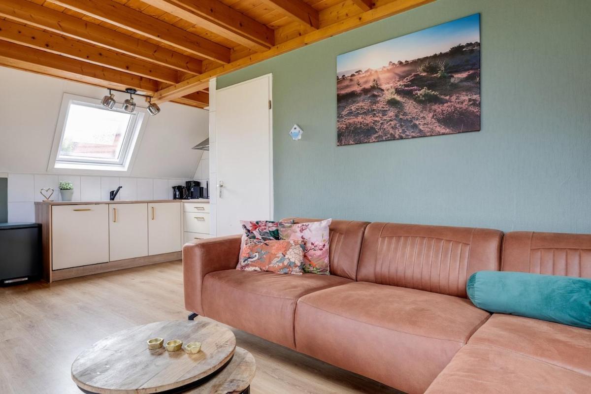 Gekraagde Roodstaart I Bungalow met Fijne Groene Tuin