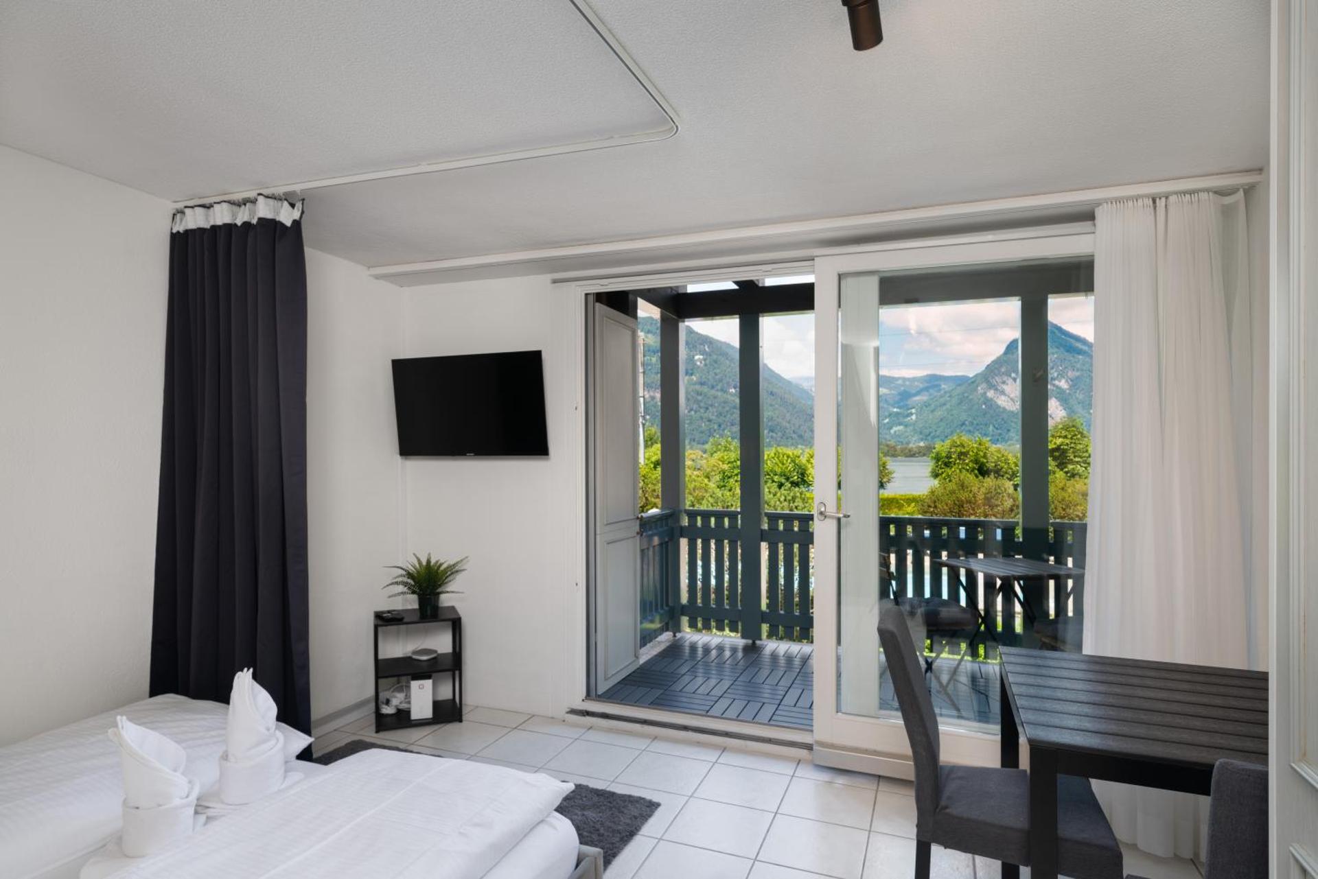 HID AG: Lakeview Studio mit Parkplatz und Balkon