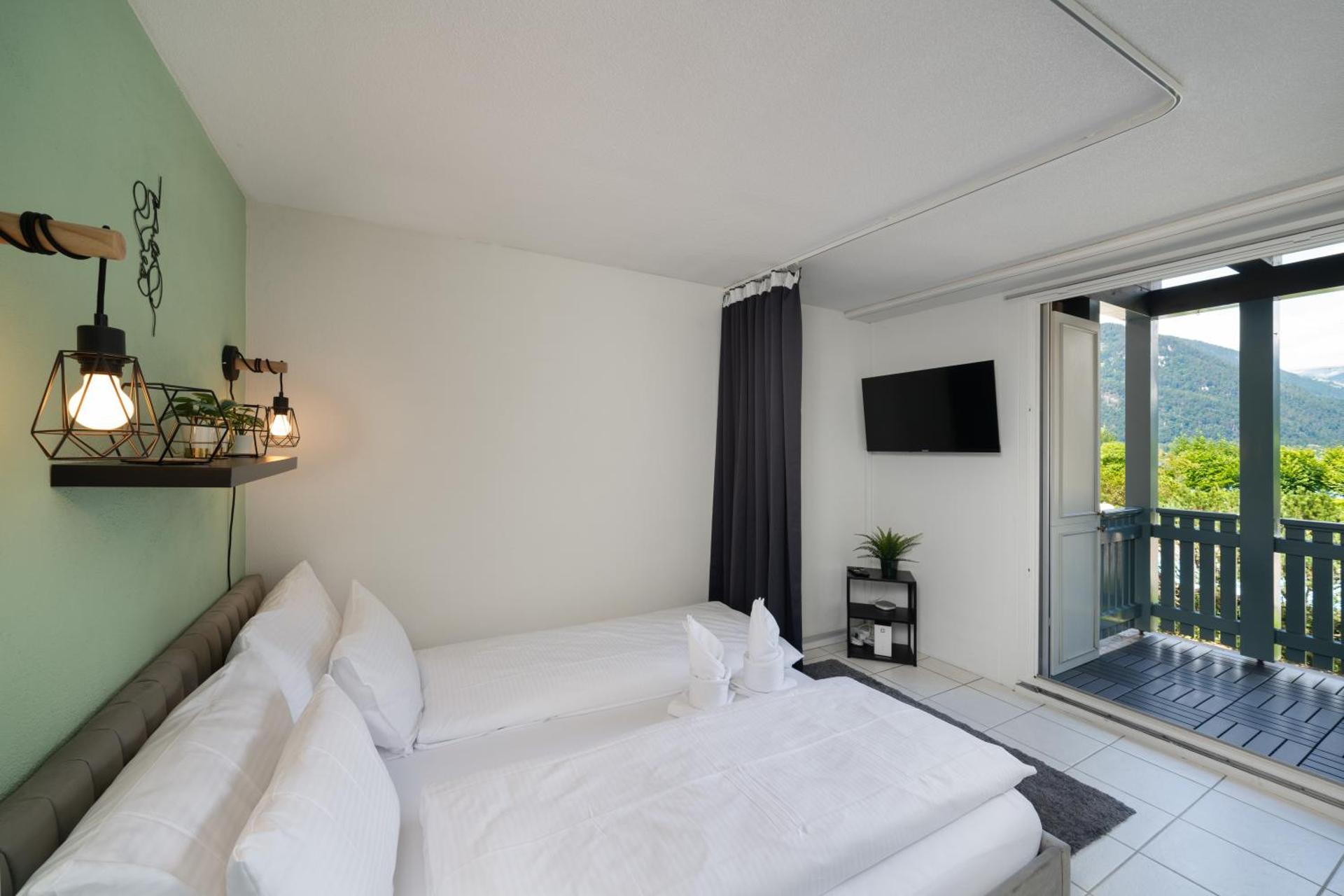 HID AG: Lakeview Studio mit Parkplatz und Balkon