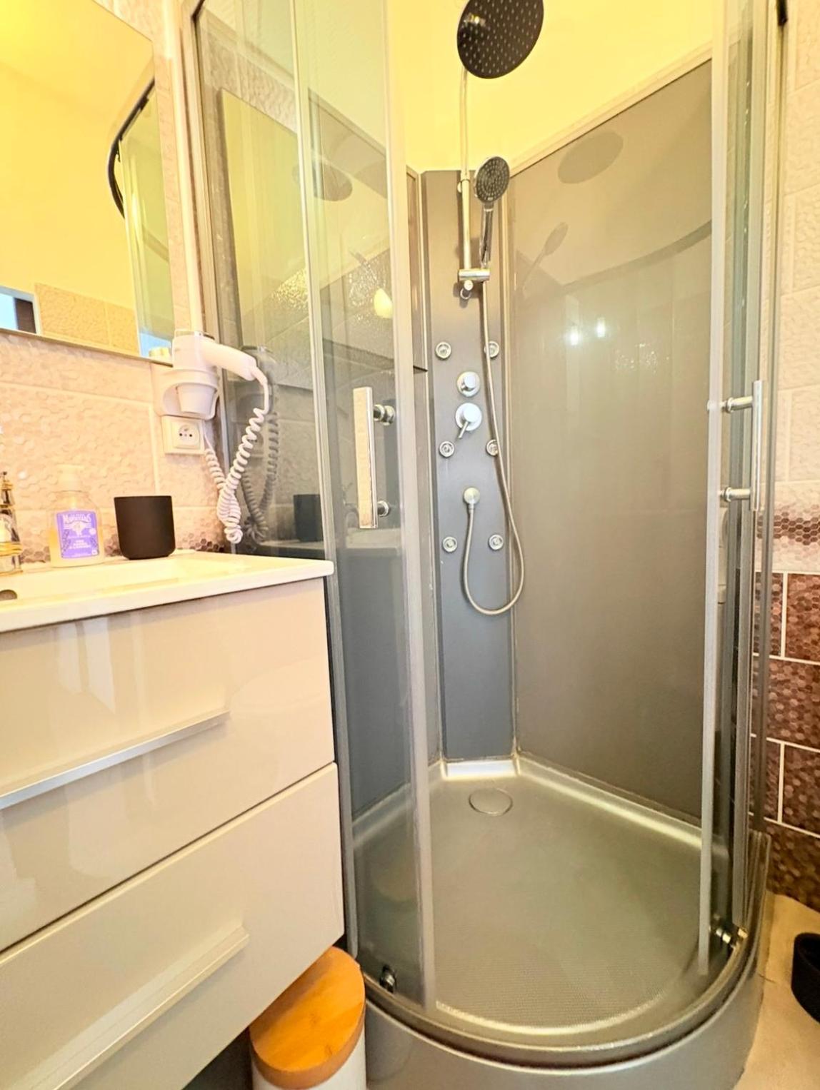 "petillat"-Superbe studio meublé 3 étoiles