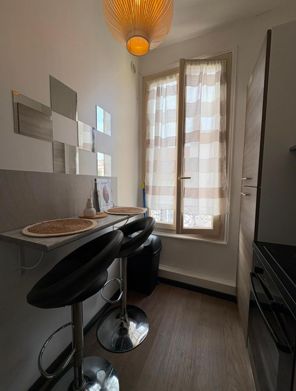 "petillat"-Superbe studio meublé 3 étoiles