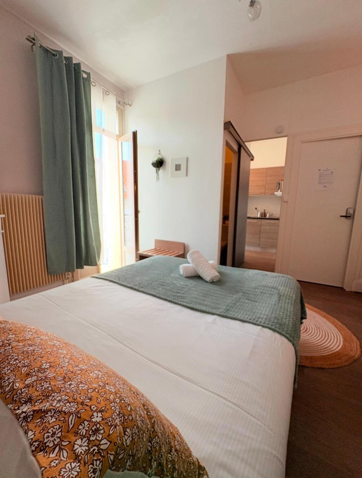 "petillat"-Superbe studio meublé 3 étoiles