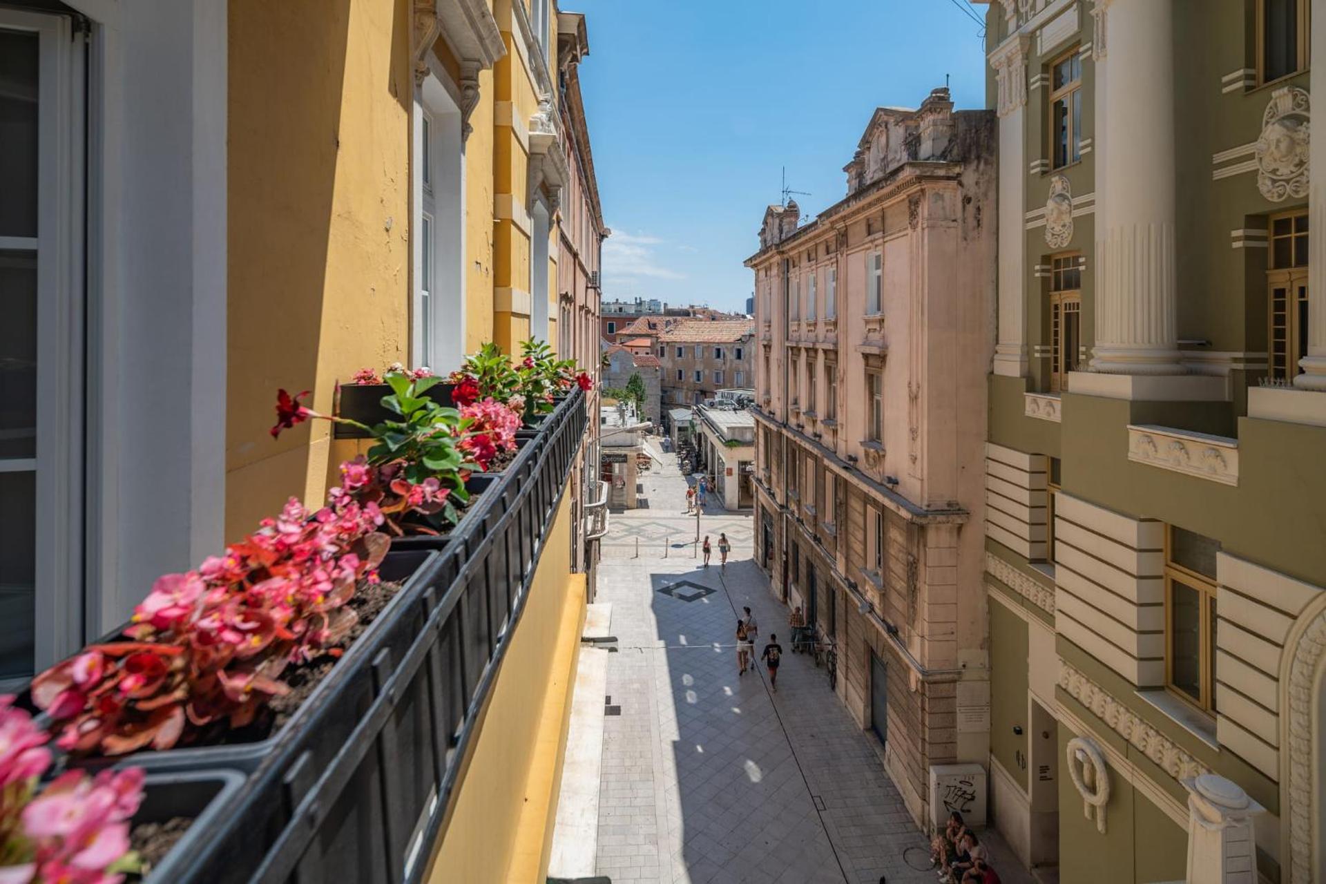 Monamel Luxury Suites