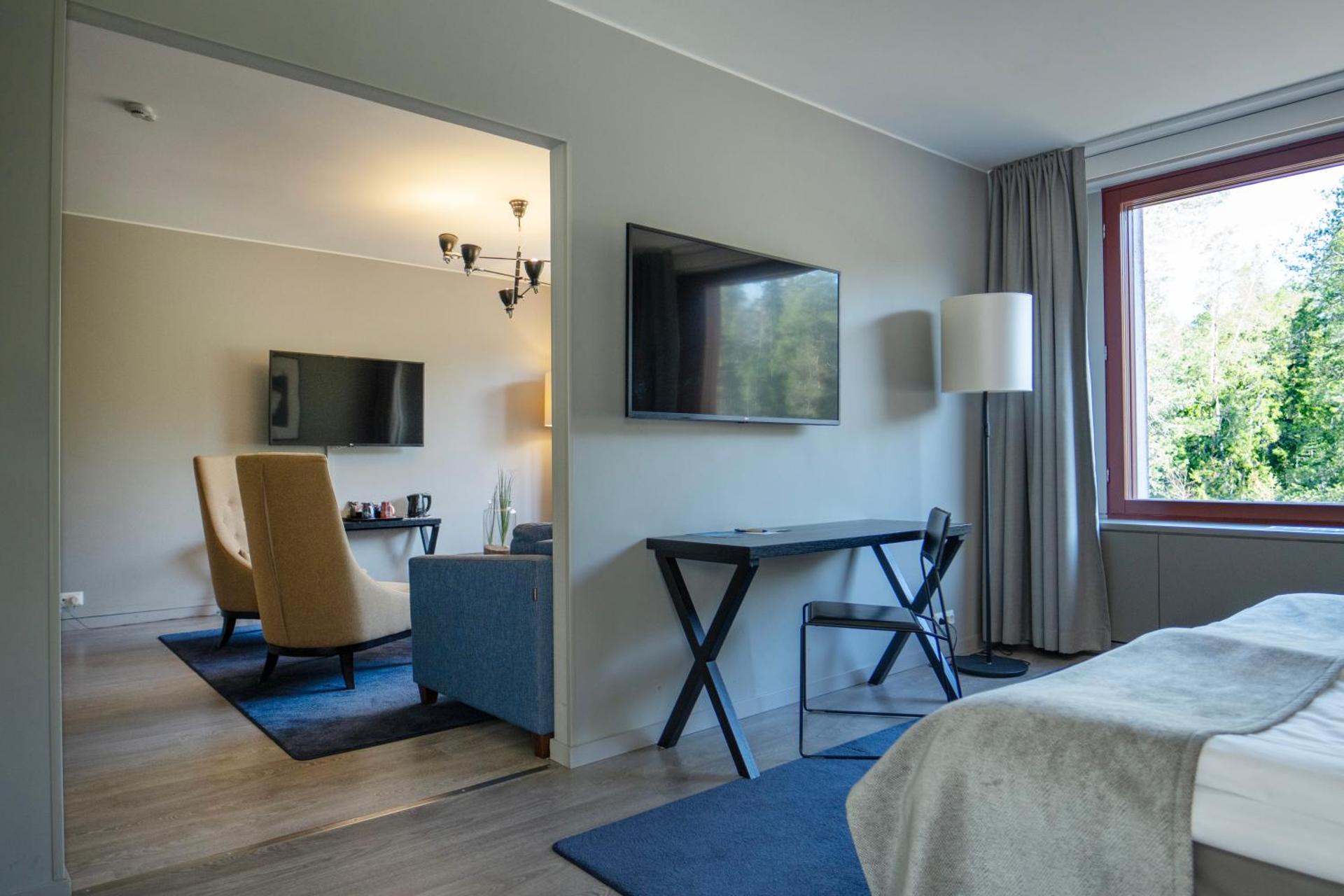 Communal lounge/ TV room