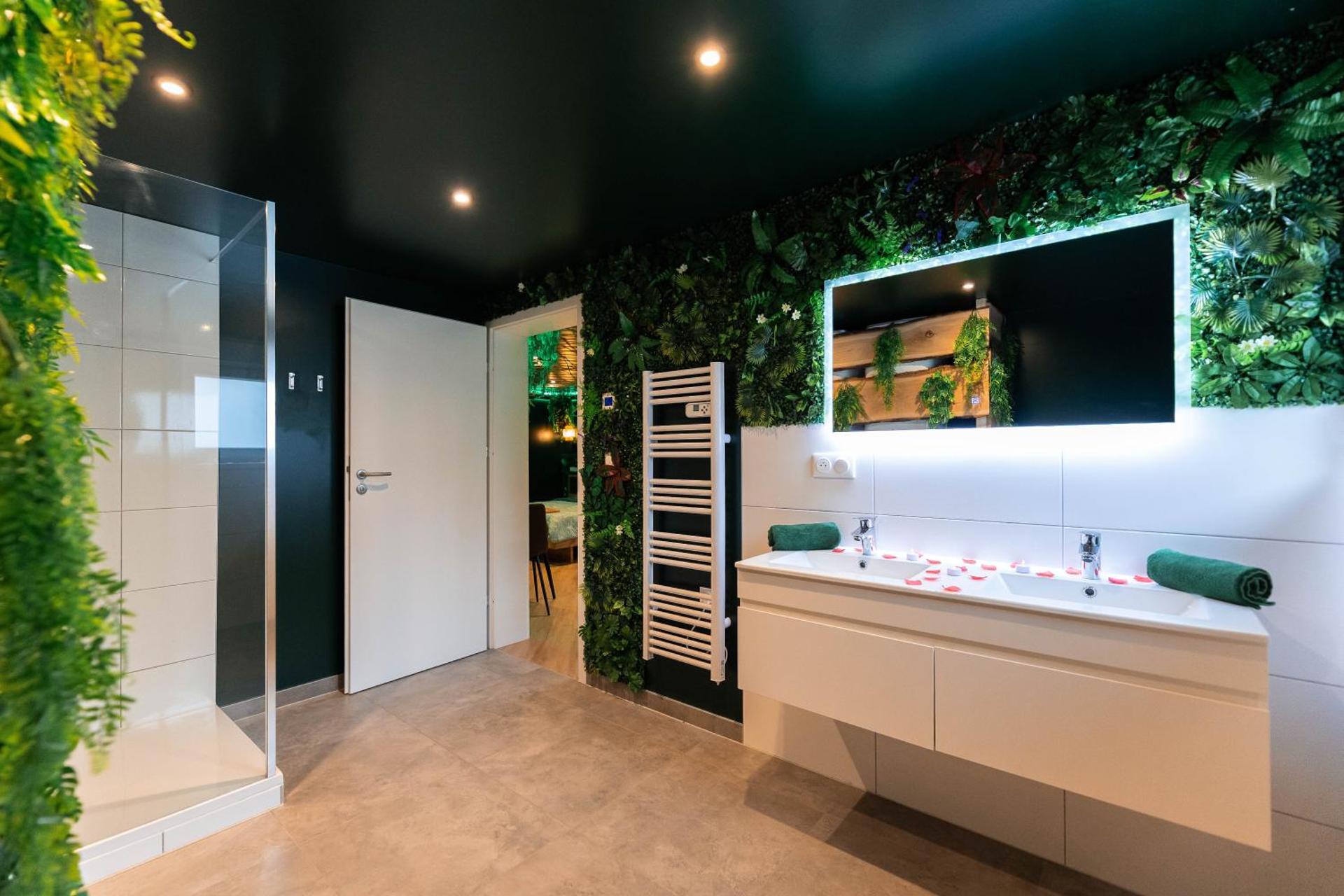 L'Oasis Tropicale, Jacuzzi, Love Room