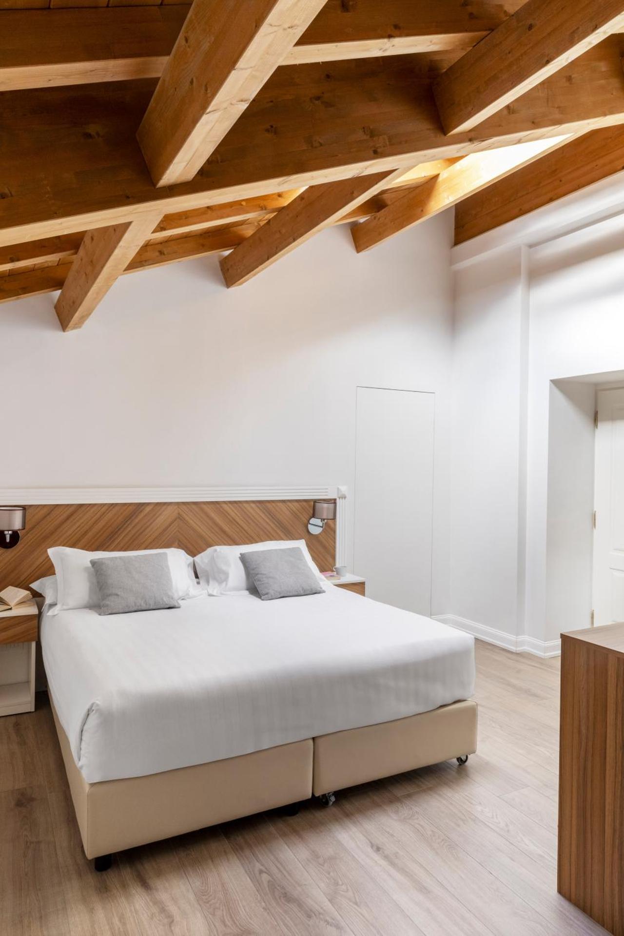 Deluxe Suite - Attic