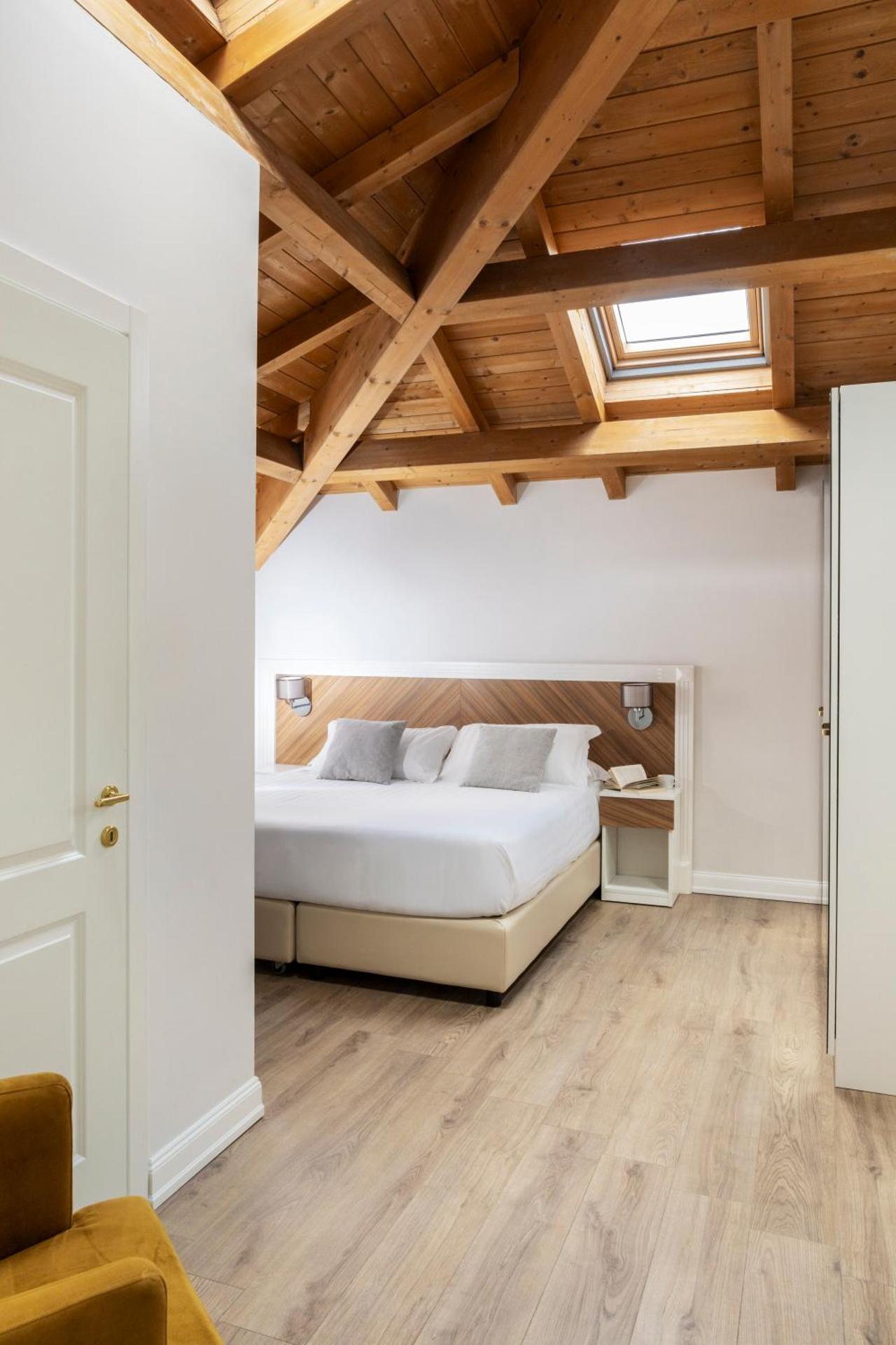 Deluxe Suite - Attic