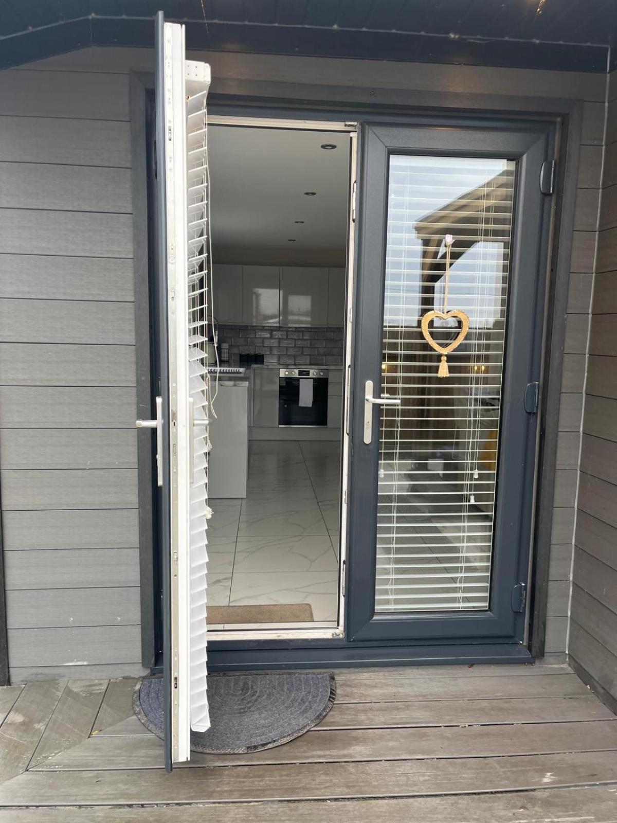 The Slipway Cabins with Hottub