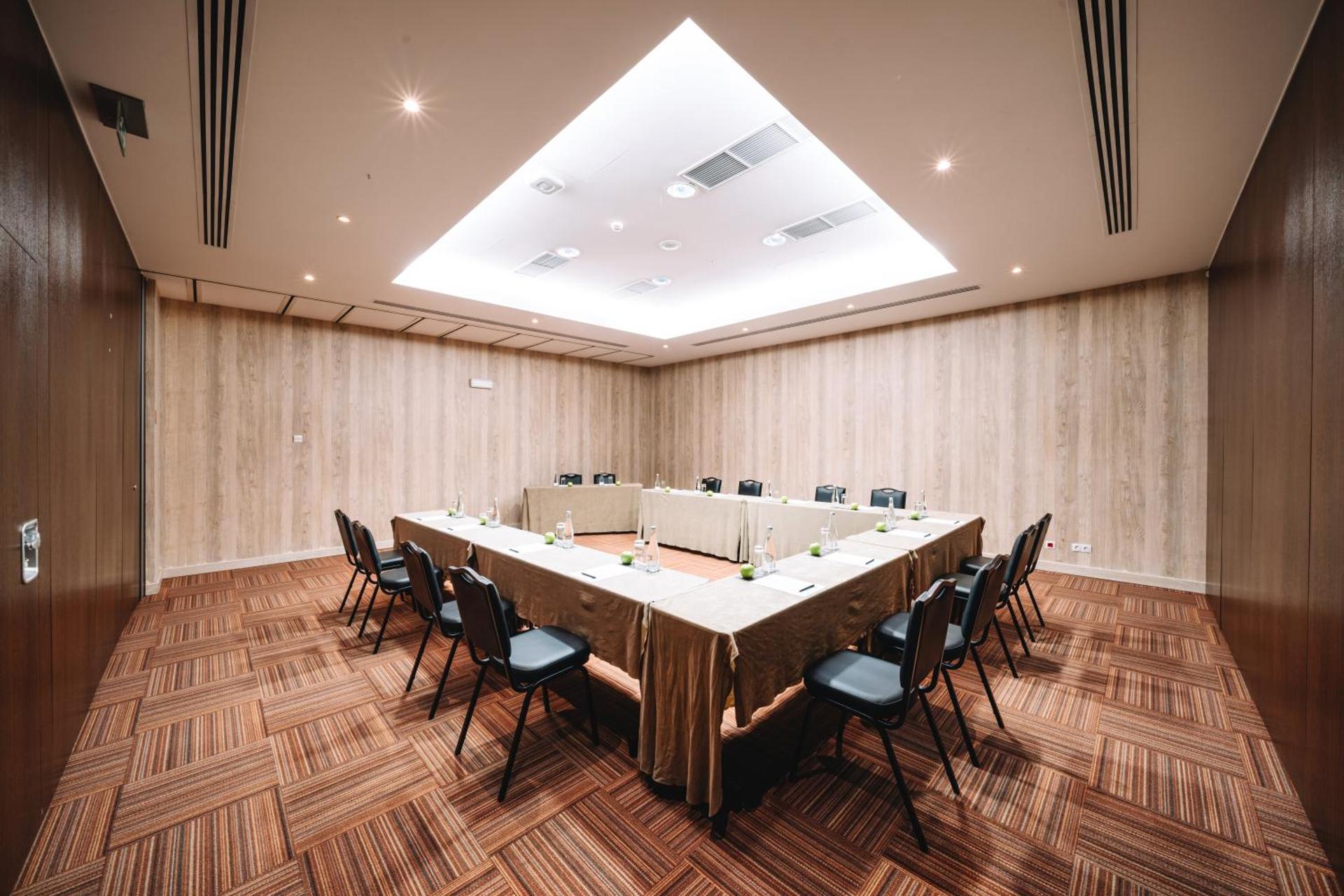 Meeting/conference room