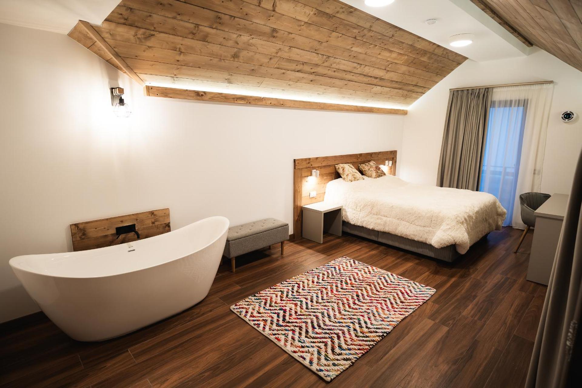 Deluxe Double Room with Bath