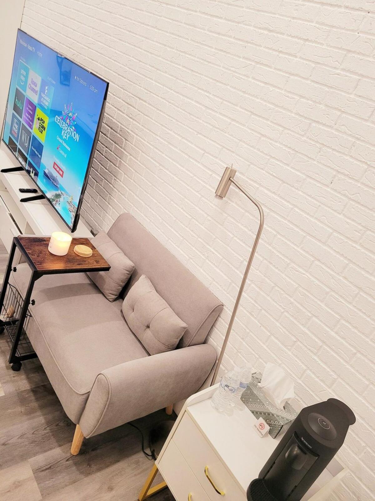 Private studio guesthouse in Watertown CT