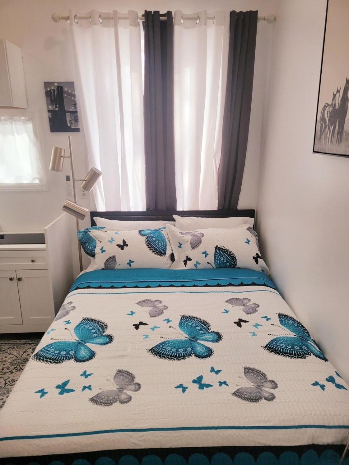 Private studio guesthouse in Watertown CT