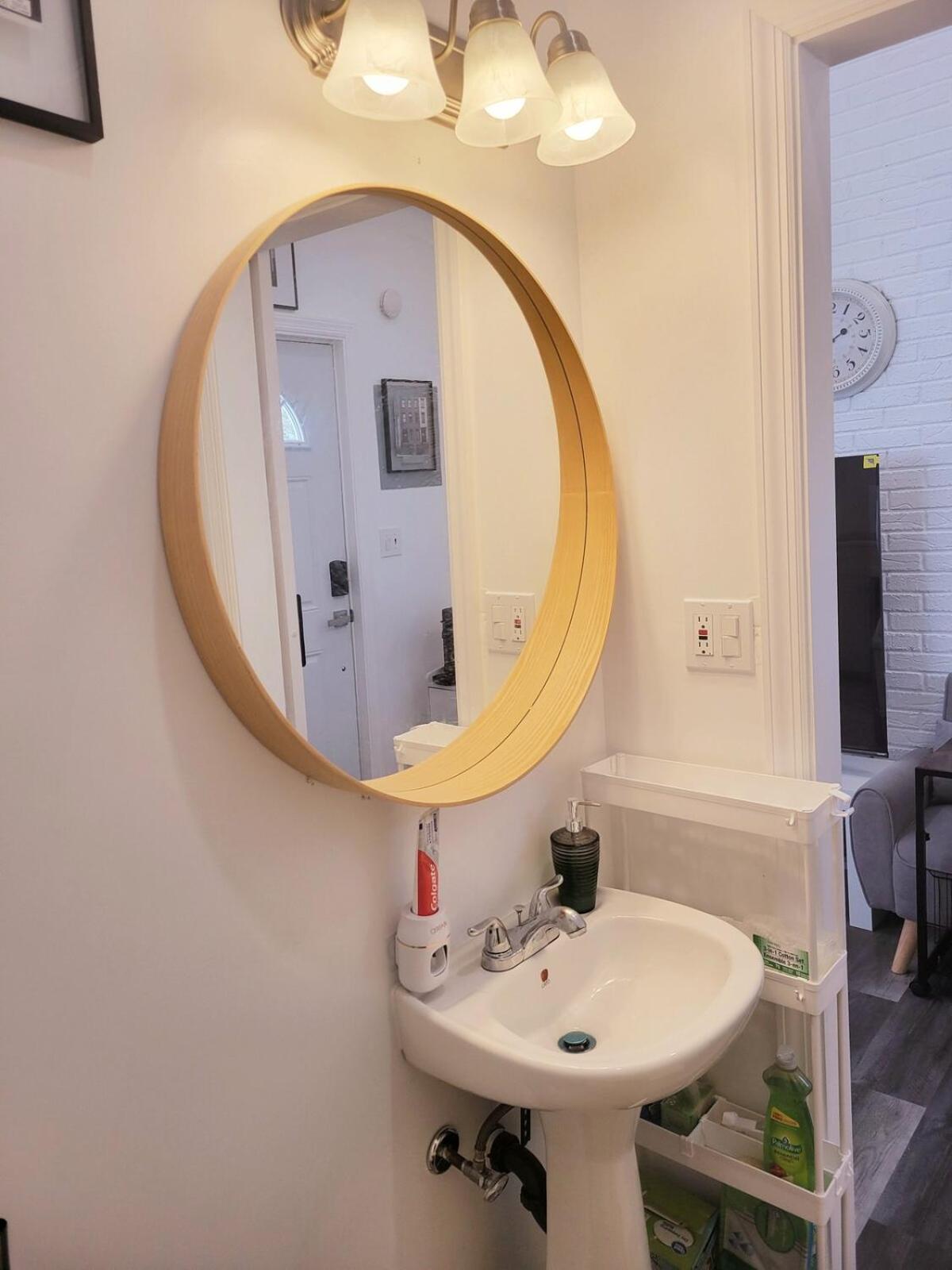 Private studio guesthouse in Watertown CT