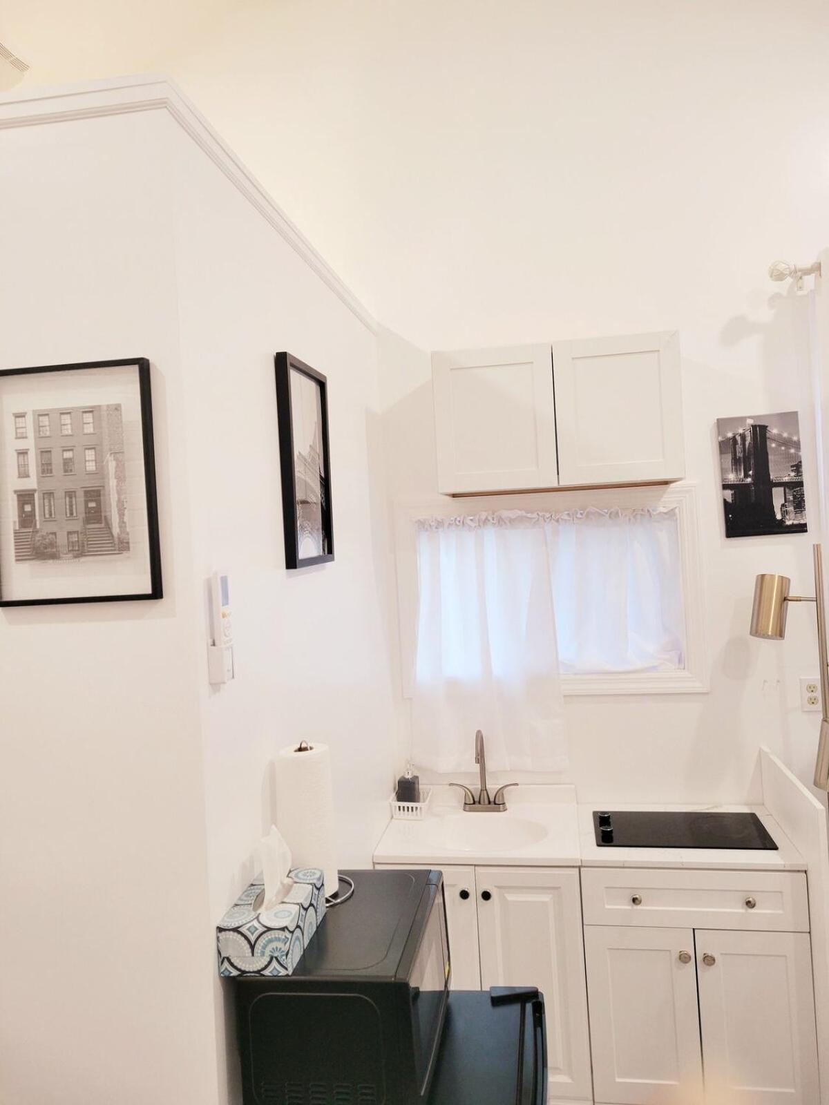 Private studio guesthouse in Watertown CT