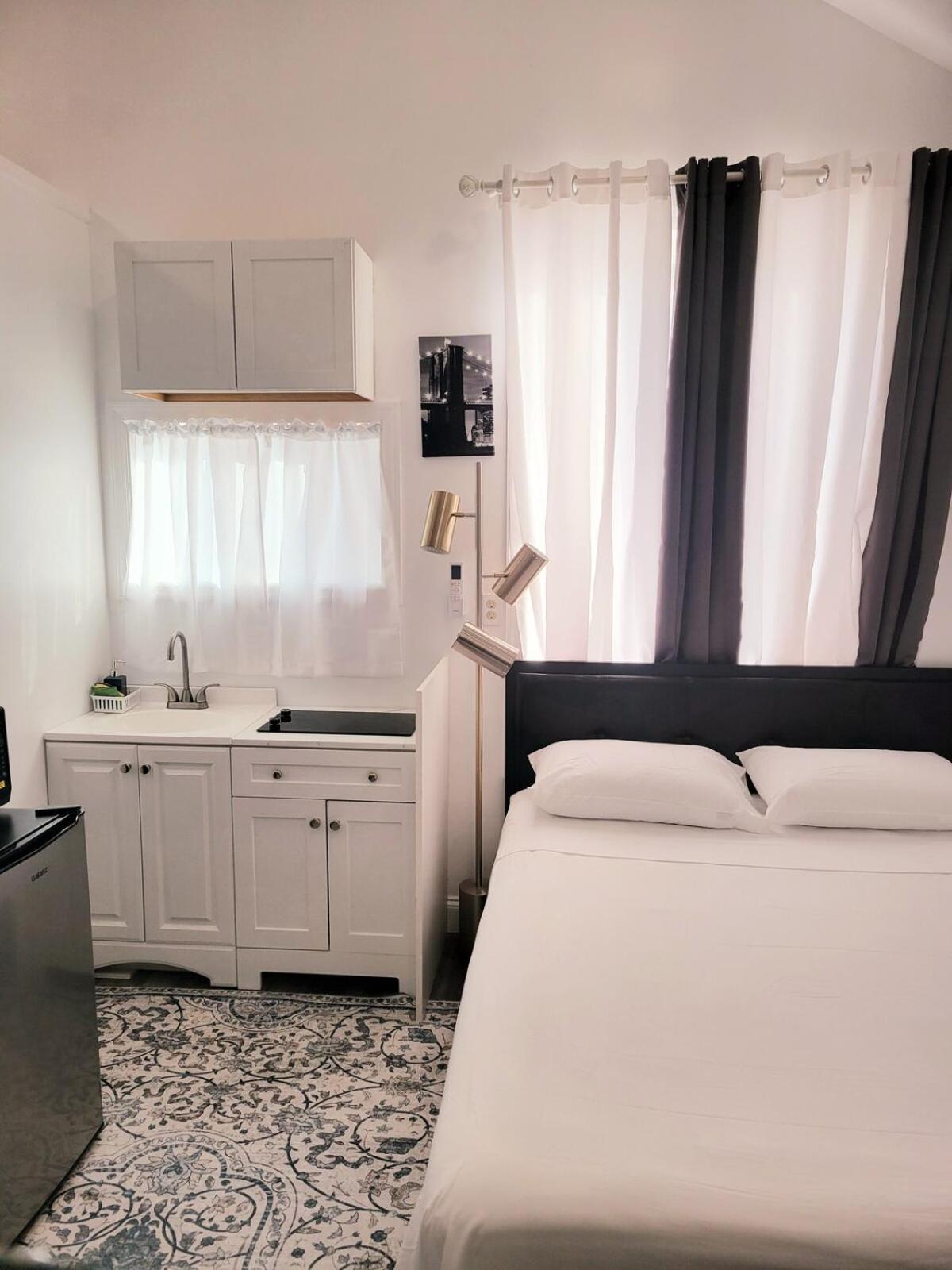 Private studio guesthouse in Watertown CT