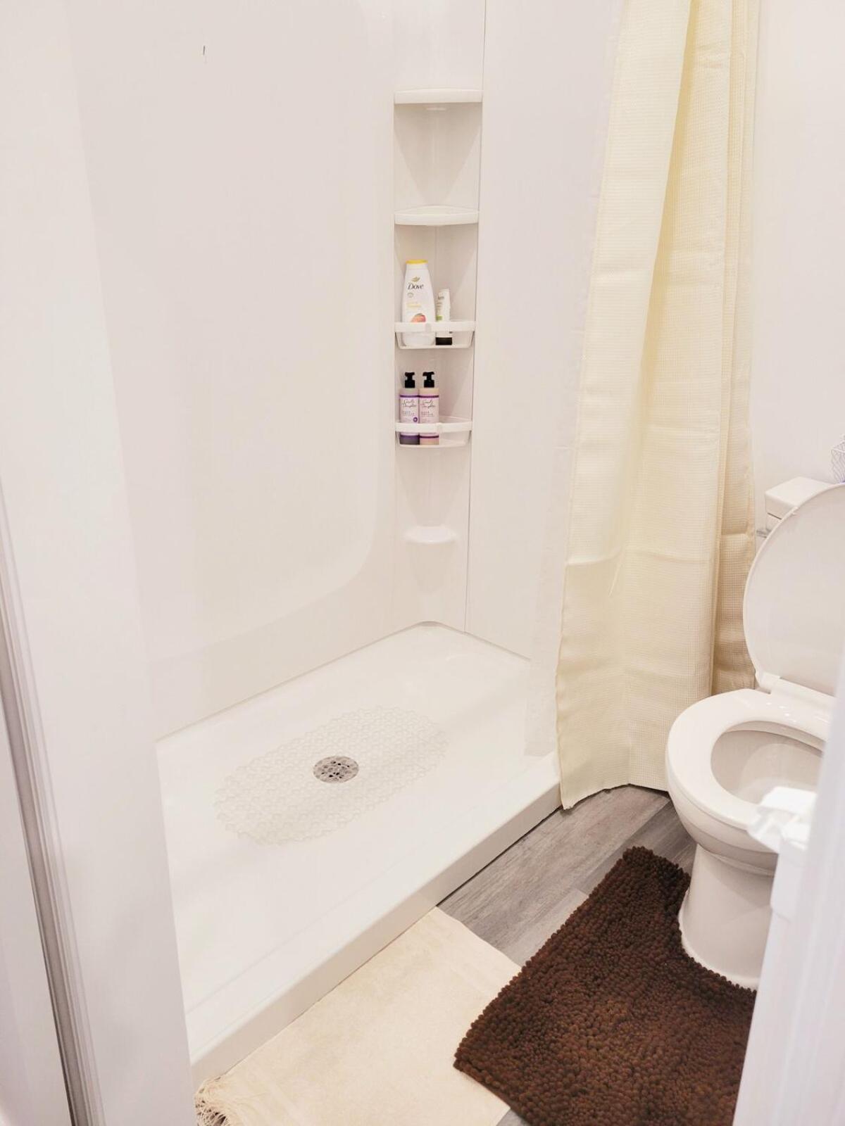 Private studio guesthouse in Watertown CT