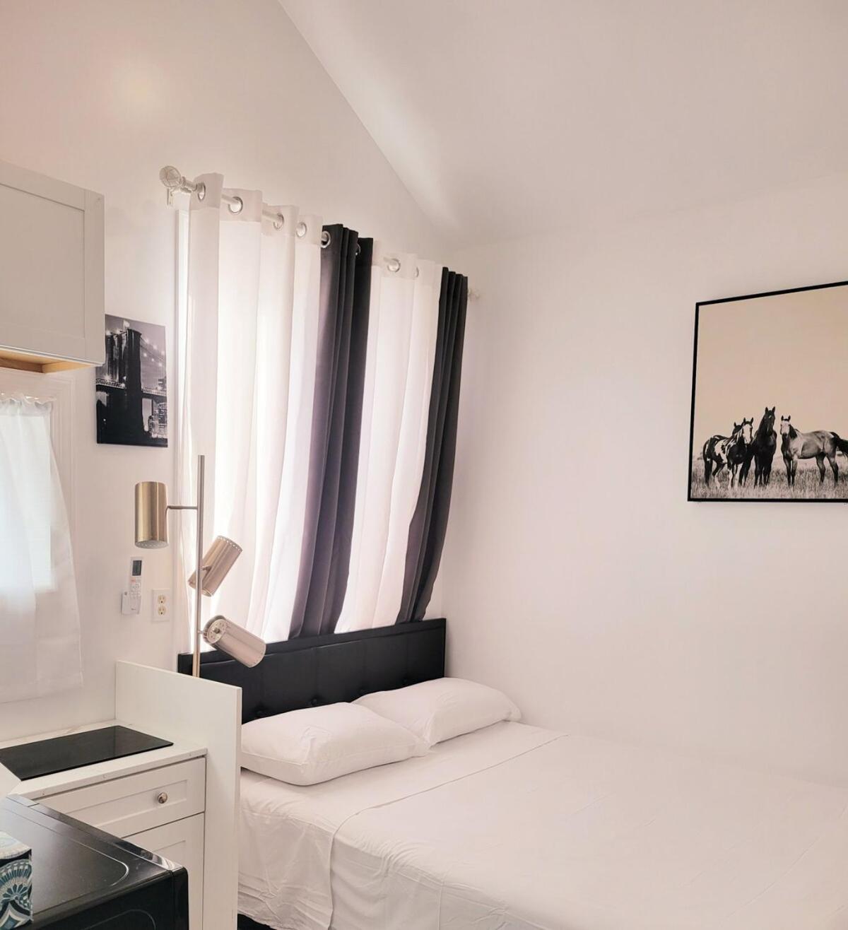 Private studio guesthouse in Watertown CT