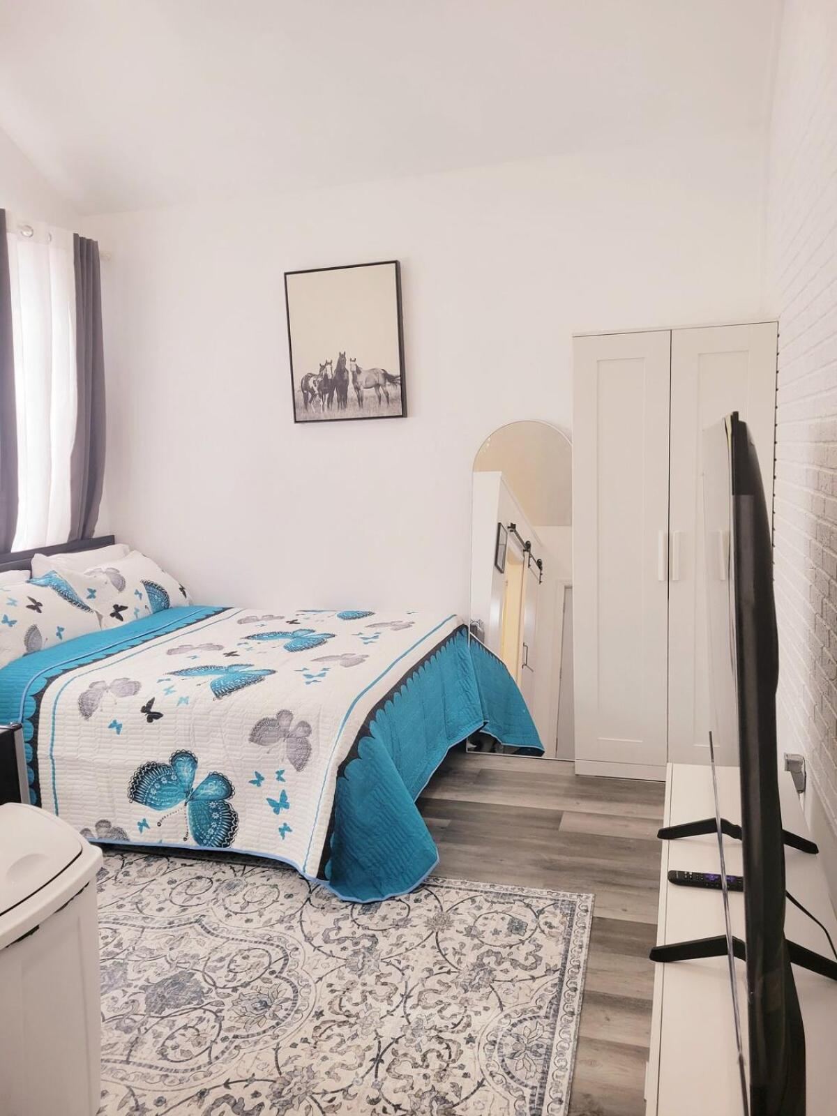 Private studio guesthouse in Watertown CT