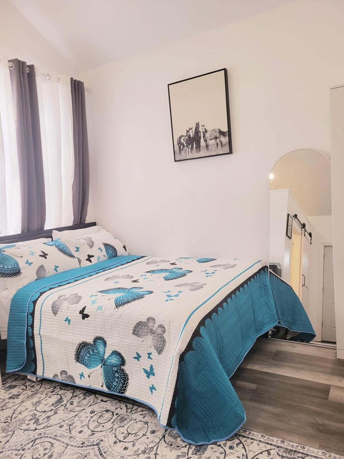 Private studio guesthouse in Watertown CT