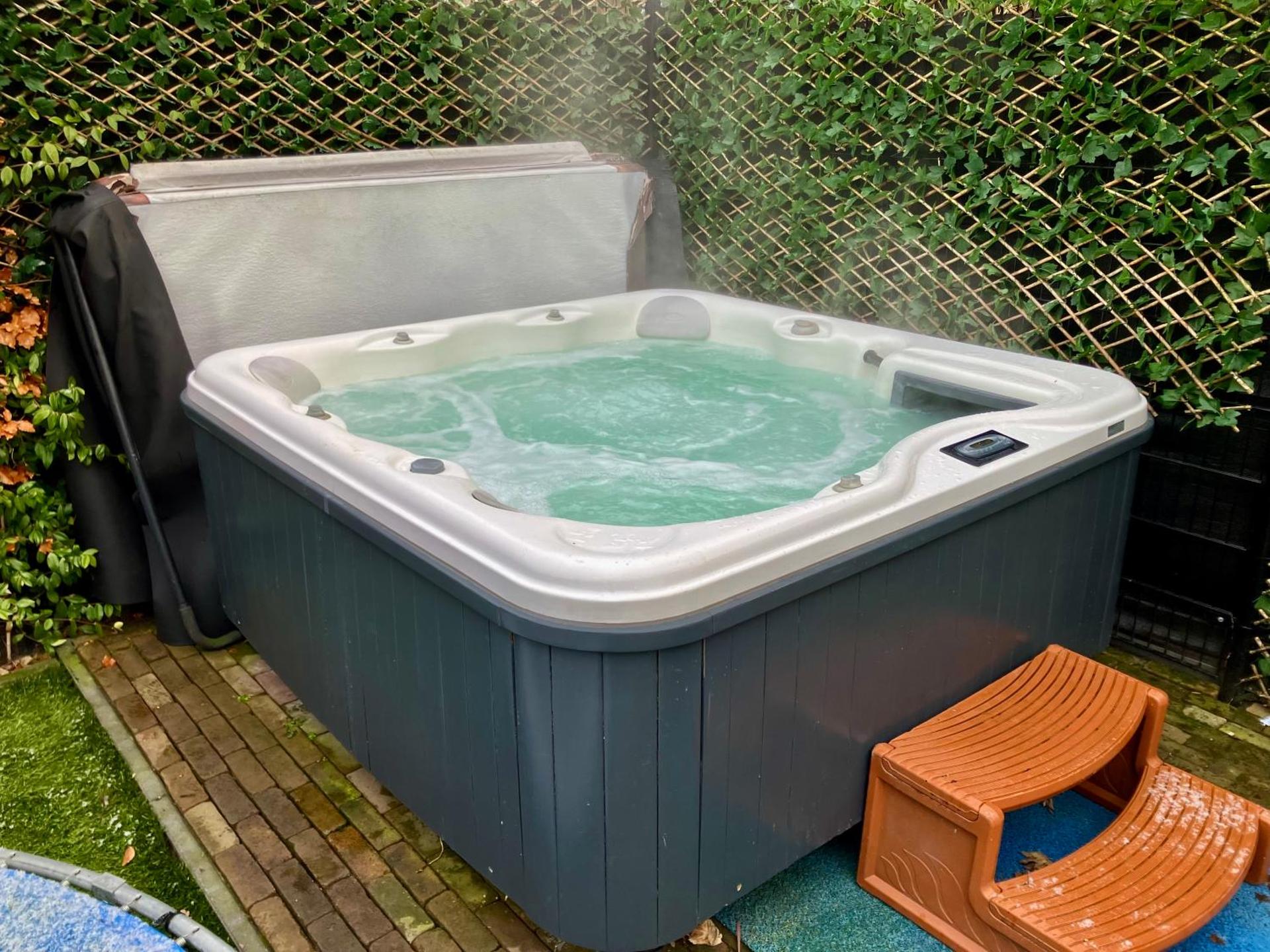 Voorsterstaete former barn, including jacuzzi