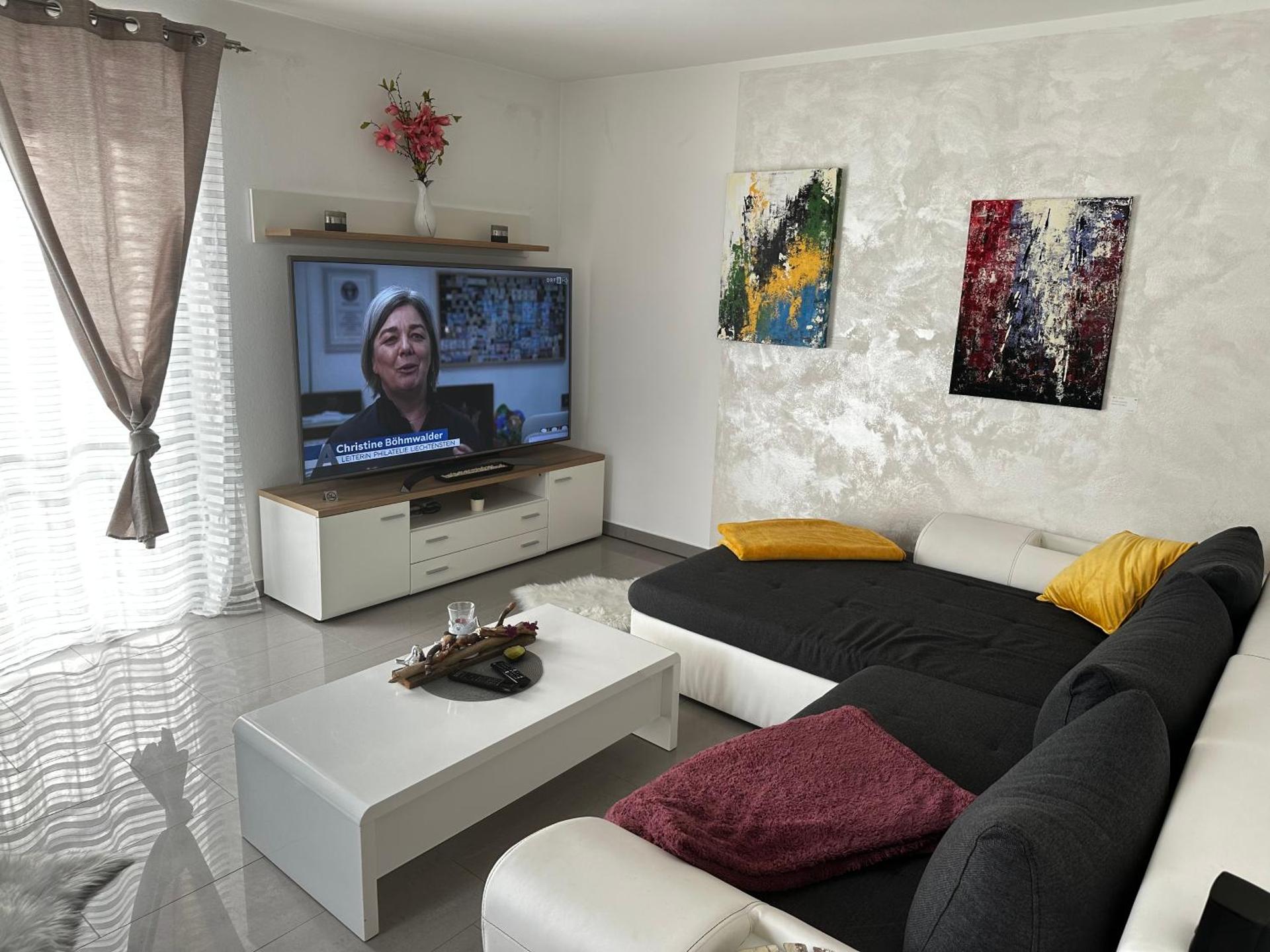 Communal lounge/ TV room