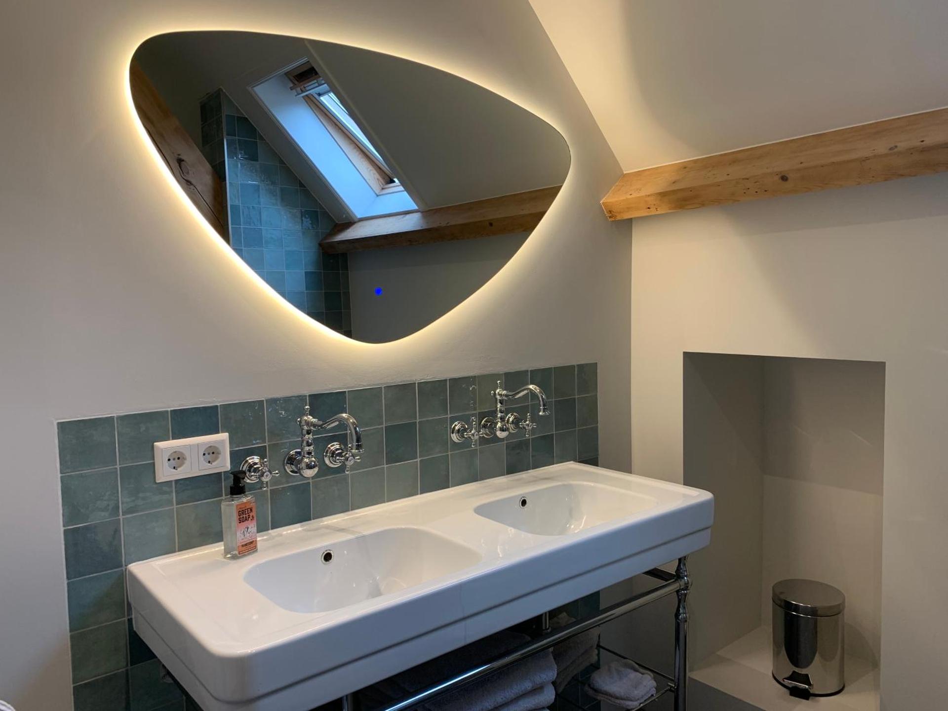 Vernieuwd luxe voorhuis - naast de molens