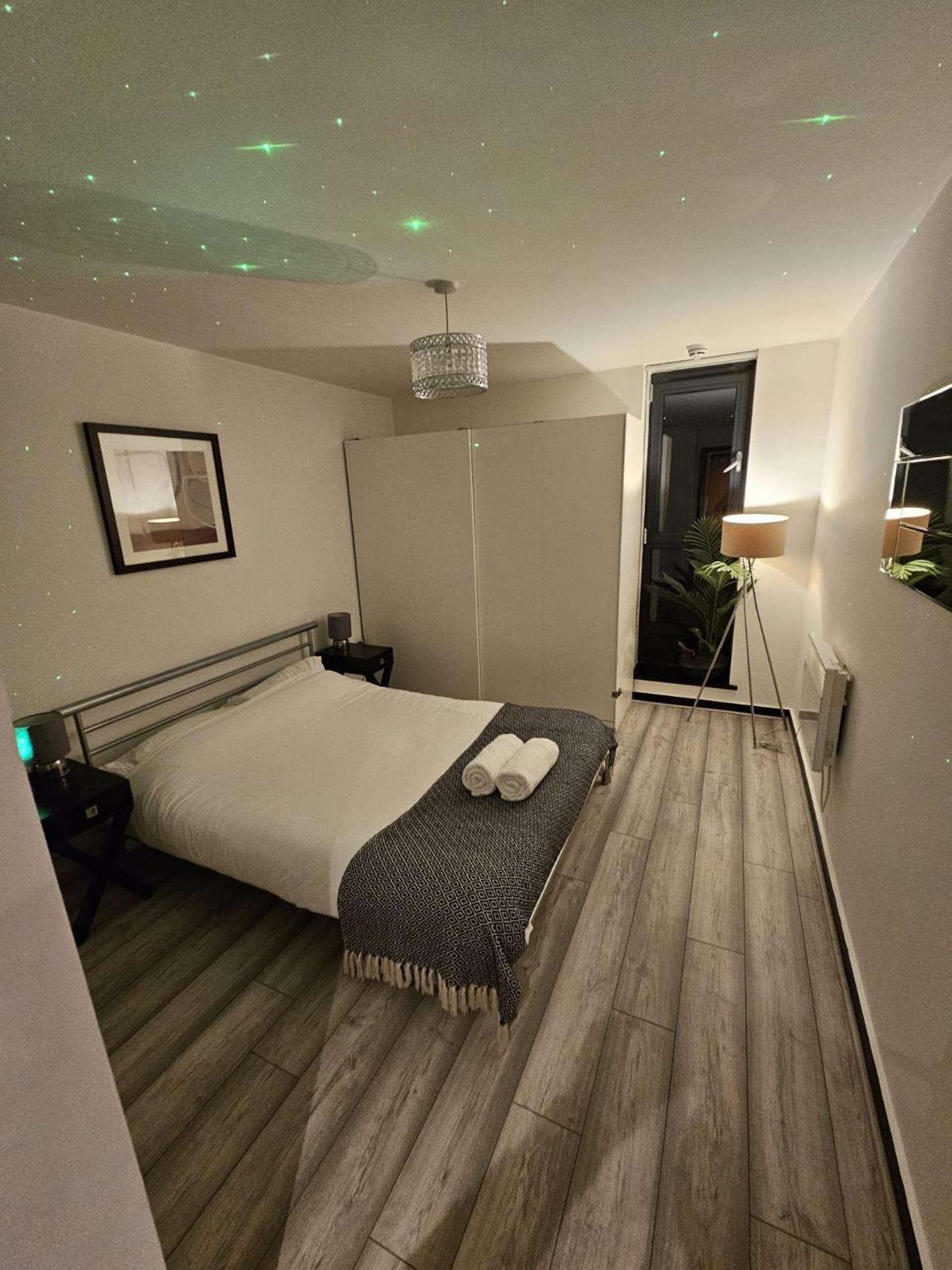 Lavish London Apartment - Secure with parking