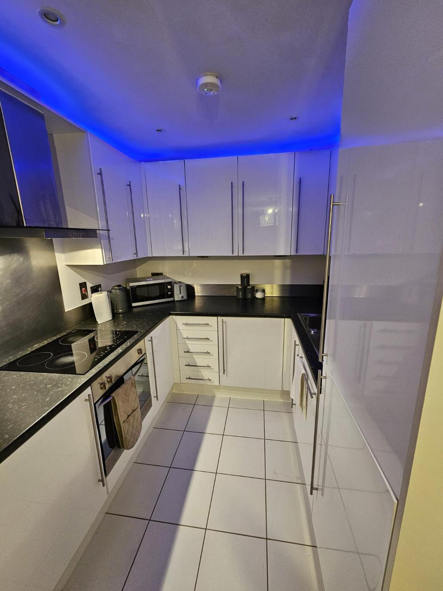 Lavish London Apartment - Secure with parking