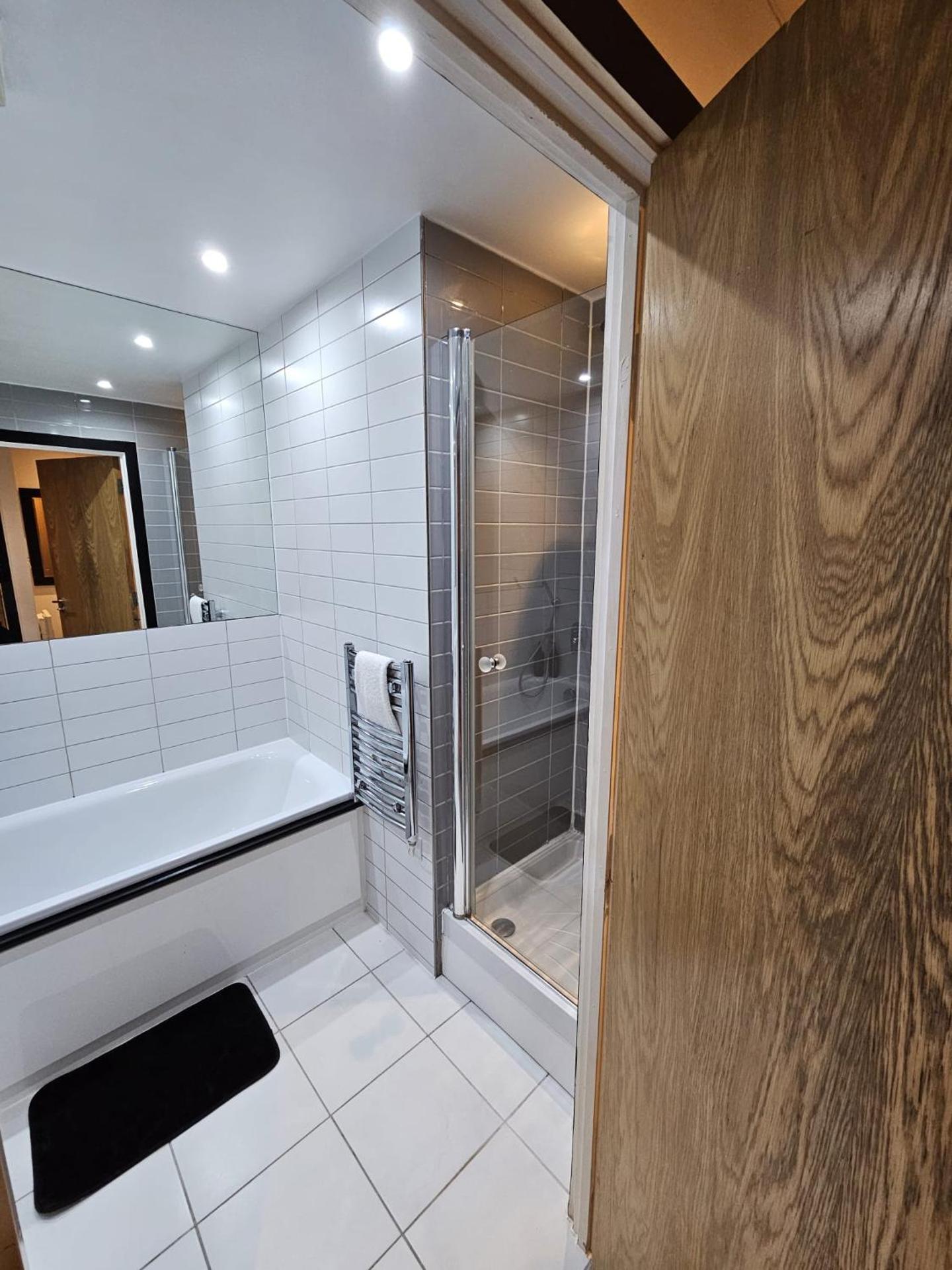 Lavish London Apartment - Secure with parking