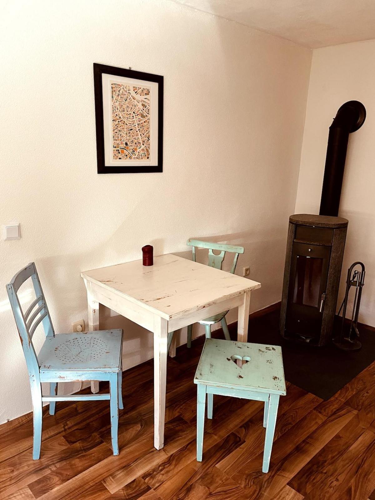 Ruhiges Häuschen am Wald mit Kamin, Terrasse