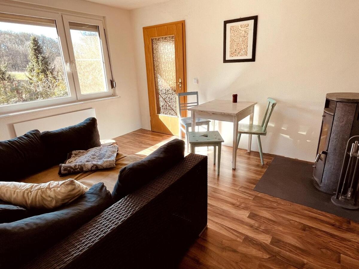 Ruhiges Häuschen am Wald mit Kamin, Terrasse