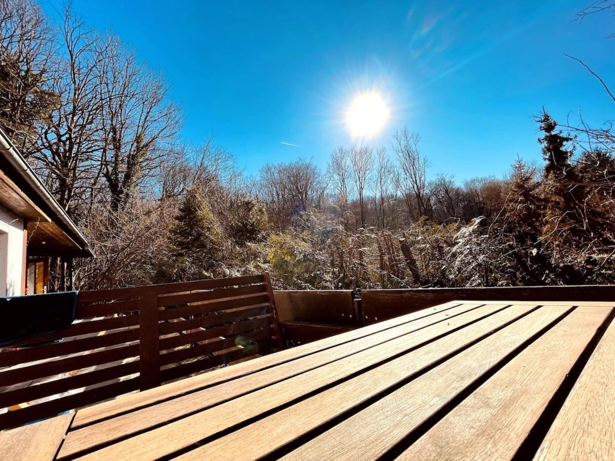 Ruhiges Häuschen am Wald mit Kamin, Terrasse