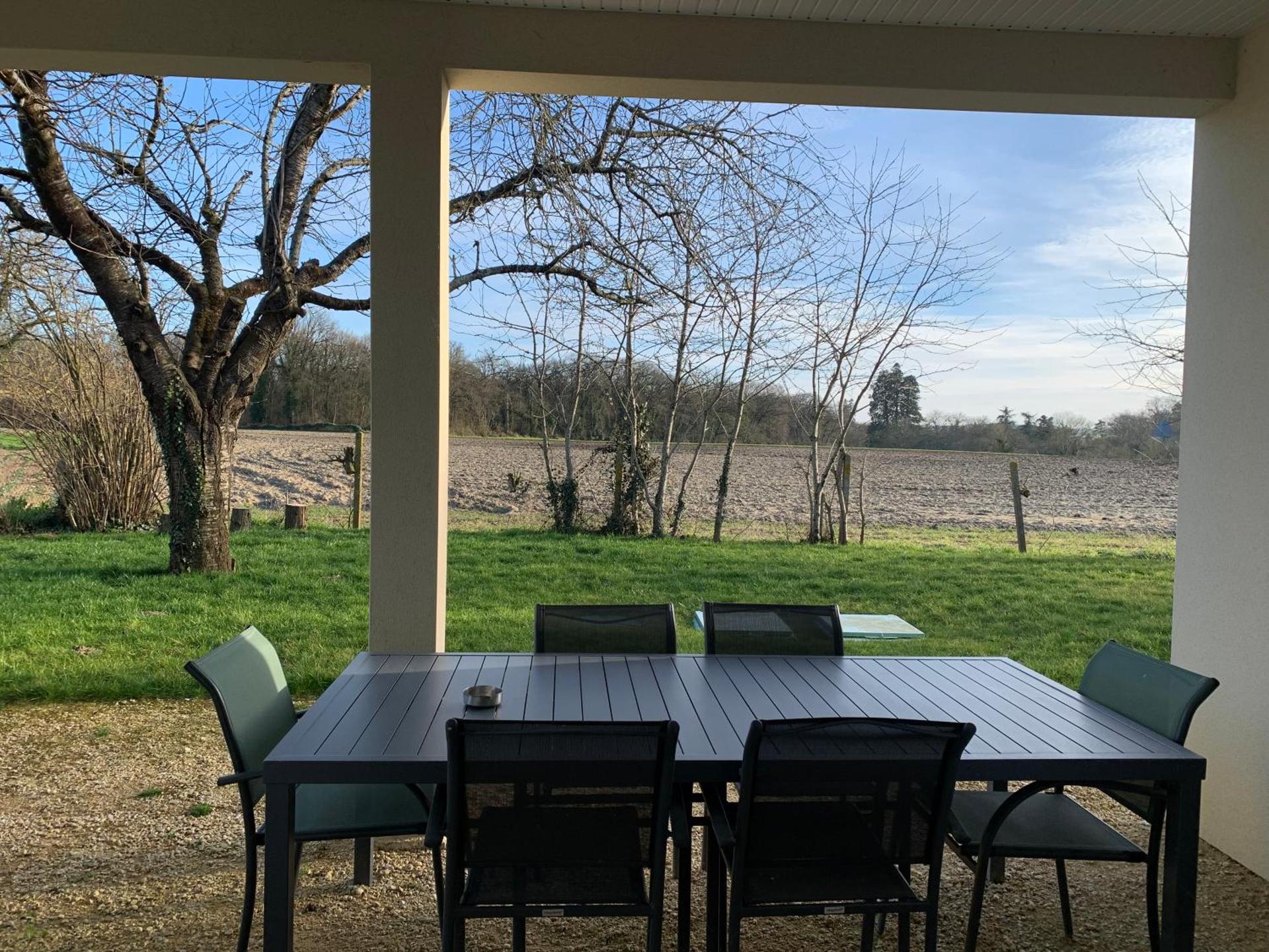 Gîte neuf,12mn du Futuroscope, 9 personnes -Le Tournesol