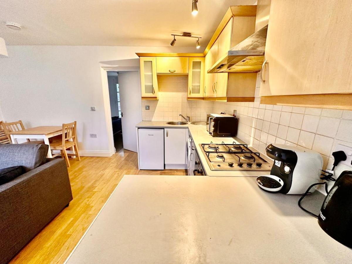 Flat-By Lewisham Train Station