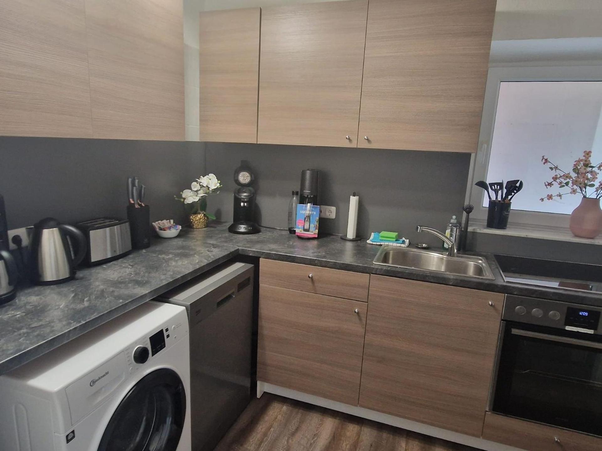 Nahe Kiel, Neues Ferienhaus an der Ostsee mit Sauna,Kamin und Garten,Parkplatz,5 Betten, 3 Schlafzimmer