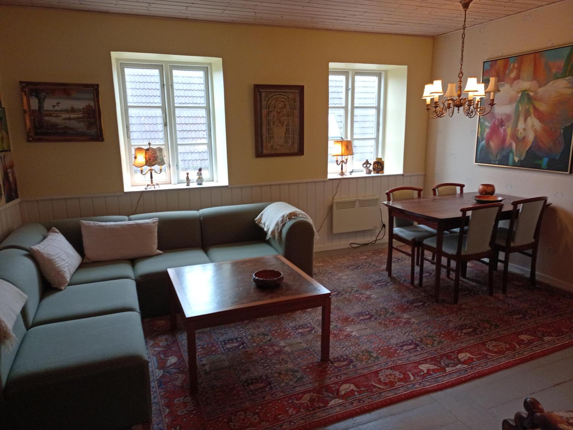 Communal lounge/ TV room