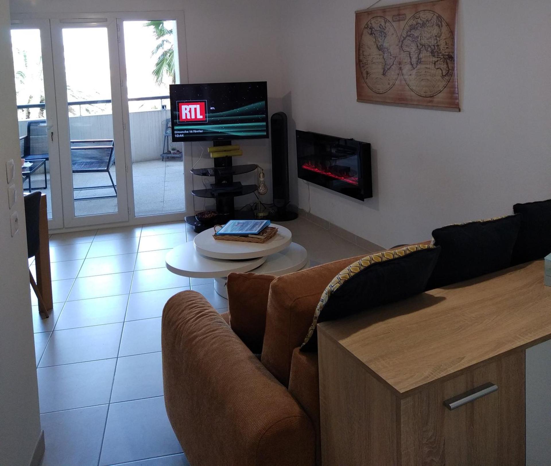 Communal lounge/ TV room