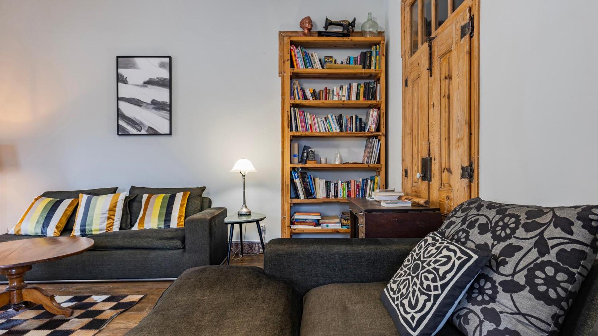 Communal lounge/ TV room